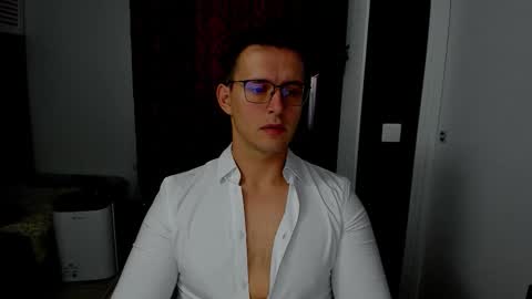 Sexxymuscles4U online show from 11-15-25, 09:39