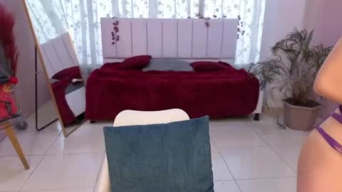 Snapshot of sexy_ailin chatting on 05-08-26, 06:35 Ailin online show from 05-08-26, 06:35