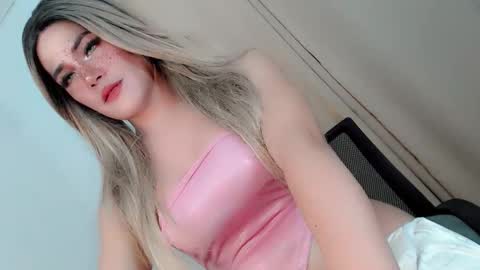 Snapshot of sexy_blaire chatting on 09-26-25, 11:20 Haley Blaire online show from 09-26-25, 11:20