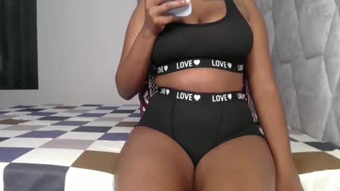 Snapshot of sexy_chocolata chatting on 02-24-25, 06:05 chocolata online show from 02-24-25, 06:05