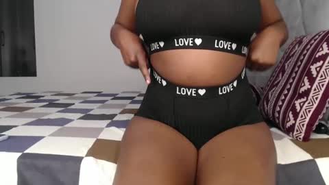 Snapshot of sexy_chocolata chatting on 02-24-25, 10:15 chocolata online show from 02-24-25, 10:15