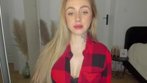 Snapshot of sexy_coralie chatting on 02-28-25, 05:48 C o r a l i e online show from 02-28-25, 05:48