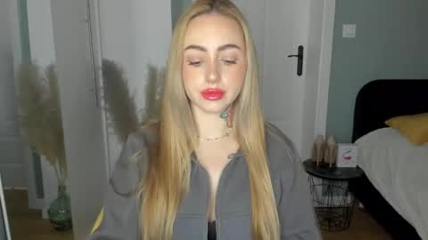 C o r a l i e online show from 05-10-26, 06:40