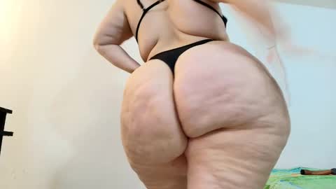 Snapshot of sexy_curvi chatting on 02-14-25, 05:03 karla           instagram  online show from 02-14-25, 05:03