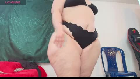 Snapshot of sexy_curvi chatting on 11-16-25, 05:18 karla instagram online show from 11-16-25, 05:18