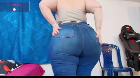 Snapshot of sexy_curvi chatting on 12-16-25, 03:50 karla instagram online show from 12-16-25, 03:50