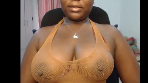 Snapshot of sexy_ebony12 chatting on 02-25-26, 07:18 Racheal online show from 02-25-26, 07:18