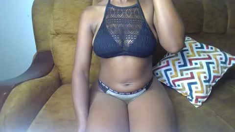 Snapshot of sexy_ellahh chatting on 05-12-26, 01:58 Ellahh online show from 05-12-26, 01:58