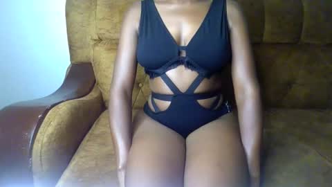 Snapshot of sexy_ellahh chatting on 05-15-26, 11:12 Ellahh online show from 05-15-26, 11:12