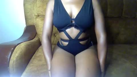 Snapshot of sexy_ellahh chatting on 05-15-26, 11:45 Ellahh online show from 05-15-26, 11:45