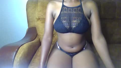 Snapshot of sexy_ellahh chatting on 05-19-26, 12:27 Ellahh online show from 05-19-26, 12:27