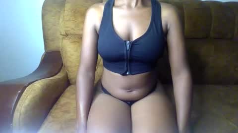 Snapshot of sexy_ellahh chatting on 05-20-26, 12:39 Ellahh online show from 05-20-26, 12:39