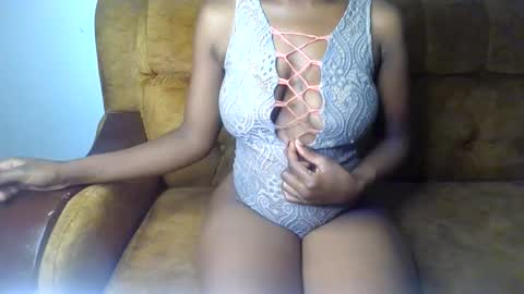 Snapshot of sexy_ellahh chatting on 05-22-26, 12:18 Ellahh online show from 05-22-26, 12:18