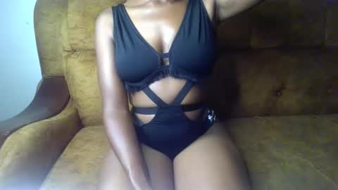 Snapshot of sexy_ellahh chatting on 05-22-26, 12:22 Ellahh online show from 05-22-26, 12:22