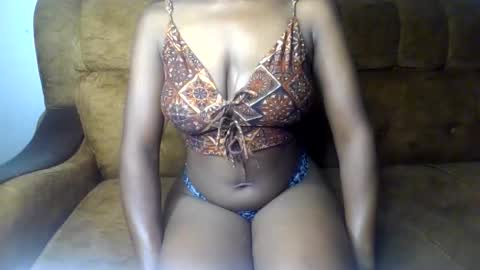 Snapshot of sexy_ellahh chatting on 05-26-26, 01:01 Ellahh online show from 05-26-26, 01:01