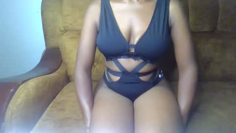 Snapshot of sexy_ellahh chatting on 05-28-26, 01:36 Ellahh online show from 05-28-26, 01:36