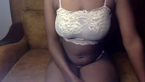 Snapshot of sexy_ellahh chatting on 07-05-26, 01:23 Ellahh online show from 07-05-26, 01:23