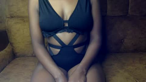 Snapshot of sexy_ellahh chatting on 07-19-26, 12:58 Ellahh online show from 07-19-26, 12:58