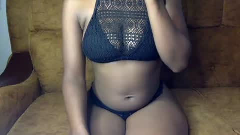 Snapshot of sexy_ellahh chatting on 07-21-26, 12:24 Ellahh online show from 07-21-26, 12:24