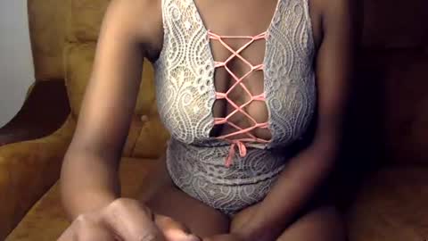 Snapshot of sexy_ellahh chatting on 07-22-26, 01:08 Ellahh online show from 07-22-26, 01:08