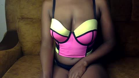 Snapshot of sexy_ellahh chatting on 07-24-26, 12:52 Ellahh online show from 07-24-26, 12:52