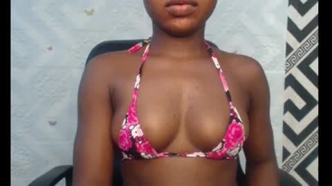 Snapshot of sexy_floral chatting on 10-24-25, 06:15 Angela online show from 10-24-25, 06:15