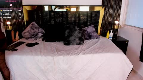 Dafne online show from 04-25-26, 01:41