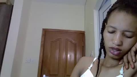 Snapshot of sexy_janny chatting on 10-25-25, 01:24 Janny online show from 10-25-25, 01:24