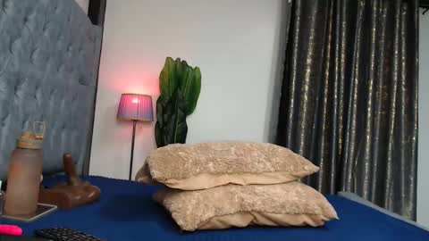 Snapshot of sexy_larisa chatting on 12-17-25, 10:54 larisa online show from 12-17-25, 10:54