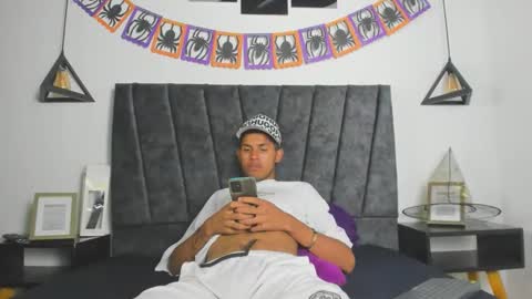 Snapshot of sexy_latin_cum chatting on 10-24-25, 01:03 sexy_latin_cum online show from 10-24-25, 01:03