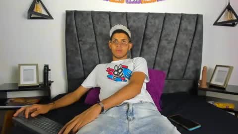 Snapshot of sexy_latin_cum chatting on 10-29-25, 03:31 sexy_latin_cum online show from 10-29-25, 03:31