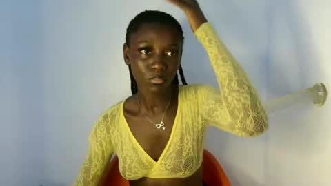 Snapshot of sexy_lilyyy chatting on 10-19-25, 11:27 lily online show from 10-19-25, 11:27