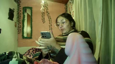 sexy lolas online show from 04-21-26, 01:42
