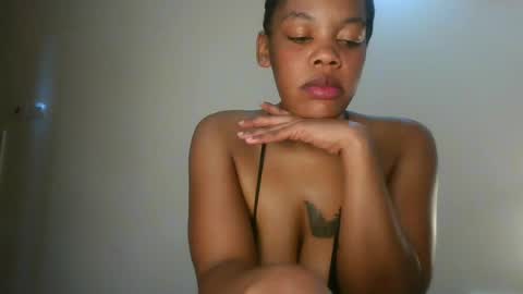 Snapshot of sexy_lyna chatting on 07-13-26, 07:27 sexy_lyna online show from 07-13-26, 07:27