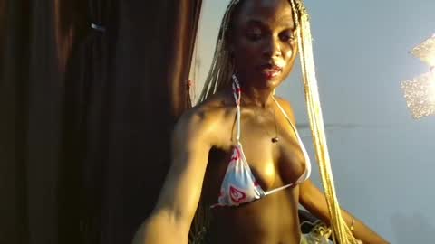 Snapshot of sexy_maureen chatting on 04-27-26, 07:12 maggi online show from 04-27-26, 07:12