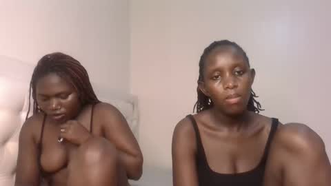 Snapshot of sexy_maya3 chatting on 10-26-25, 12:27 maya online show from 10-26-25, 12:27