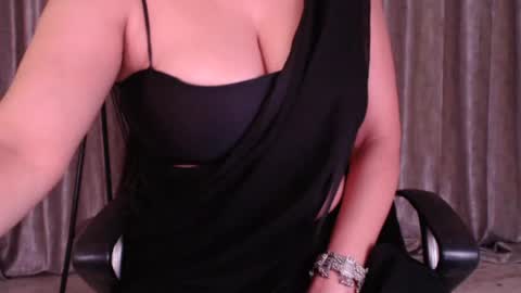Snapshot of sexy_myra18 chatting on 05-27-26, 04:42 myra online show from 05-27-26, 04:42