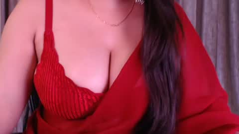 Snapshot of sexy_myra18 chatting on 06-02-26, 03:19 myra online show from 06-02-26, 03:19