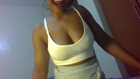 Snapshot of sexy_natallie chatting on 01-01-25, 08:56 natallie online show from 01-01-25, 08:56