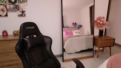 Snapshot of sexy_natty chatting on 09-23-25, 12:57 sexy nattaly online show from 09-23-25, 12:57