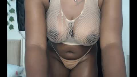 Snapshot of sexy_pearl12 chatting on 09-21-25, 07:10 zoe online show from 09-21-25, 07:10