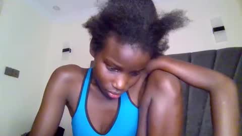 sexy_petittie online show from 12-19-25, 04:25