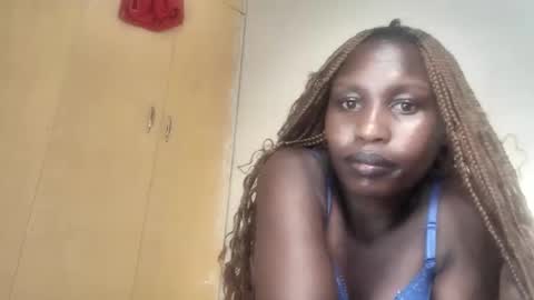 Snapshot of sexy_queenebony chatting on 10-13-25, 05:13 sexy_queenebony online show from 10-13-25, 05:13