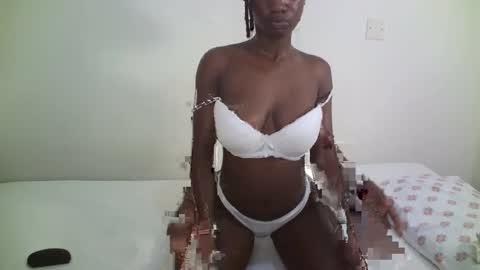 Snapshot of sexy_red17 chatting on 09-26-25, 09:52 sexy online show from 09-26-25, 09:52