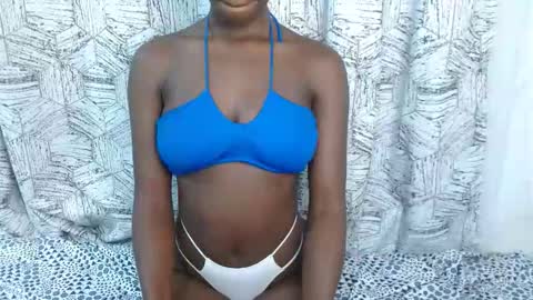 Snapshot of sexy_red17 chatting on 10-28-25, 11:25 sexy online show from 10-28-25, 11:25