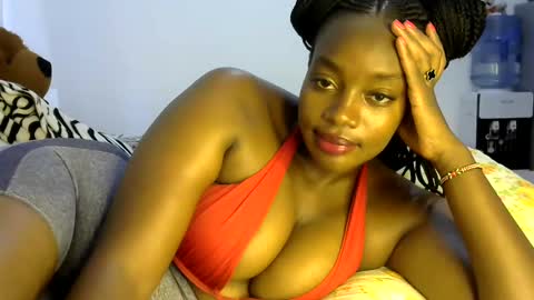 Snapshot of sexy_siera chatting on 02-13-25, 07:56 laura online show from 02-13-25, 07:56