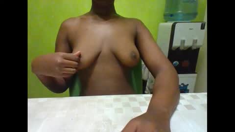 Snapshot of sexy_siren_ chatting on 10-05-25, 12:42 Valentine online show from 10-05-25, 12:42