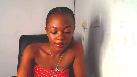 Snapshot of sexy_slimebony chatting on 10-26-25, 09:42 Rae online show from 10-26-25, 09:42