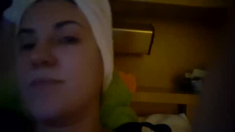 Snapshot of sexy_slimm25 chatting on 12-18-24, 03:33 Slimm online show from 12-18-24, 03:33