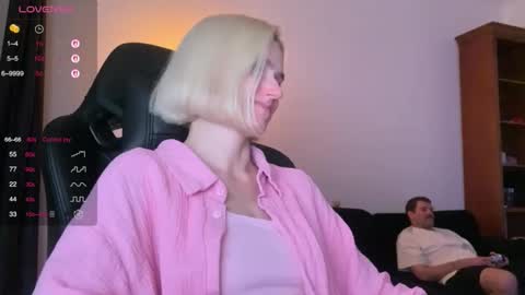 Snapshot of sexy_sweets chatting on 09-19-25, 06:41 Sexy-Sweets online show from 09-19-25, 06:41